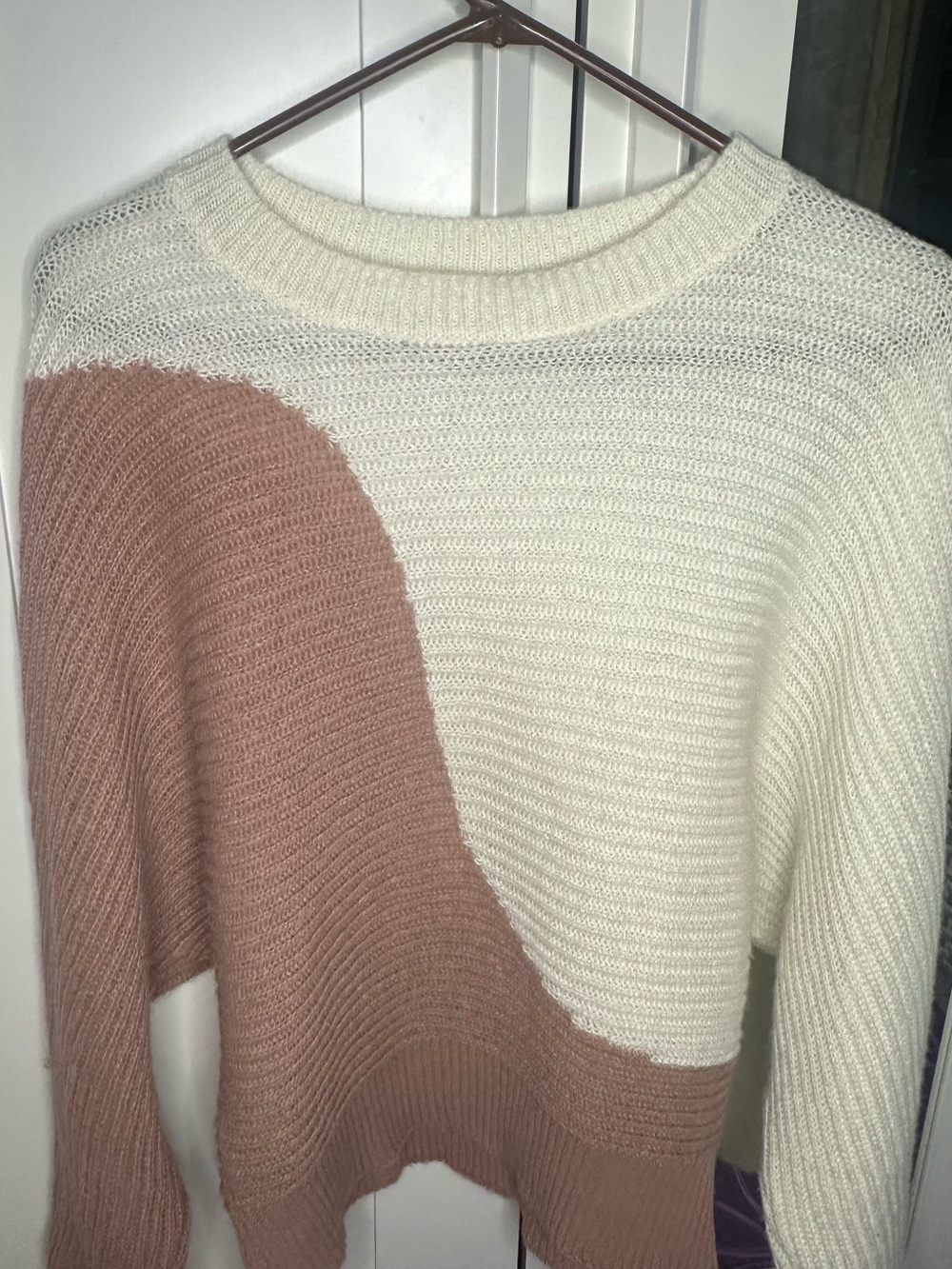Women’s Colorblock Crewneck Sweater in Cream and Dusty Rose